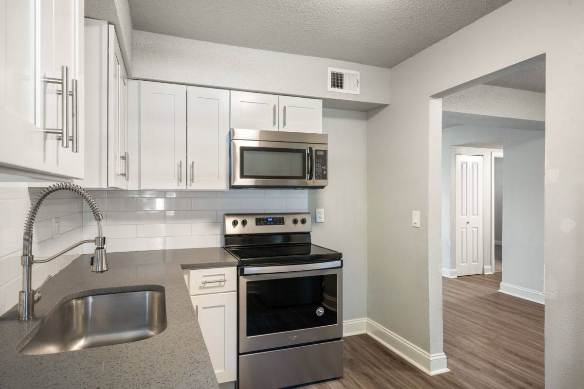 Apartment for rent at 423-427 Maple Blvd, Kansas City, MO 64124