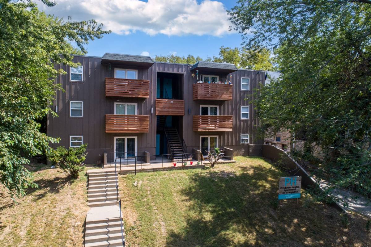 Apartment for rent at 423-427 Maple Blvd, Kansas City, MO 64124