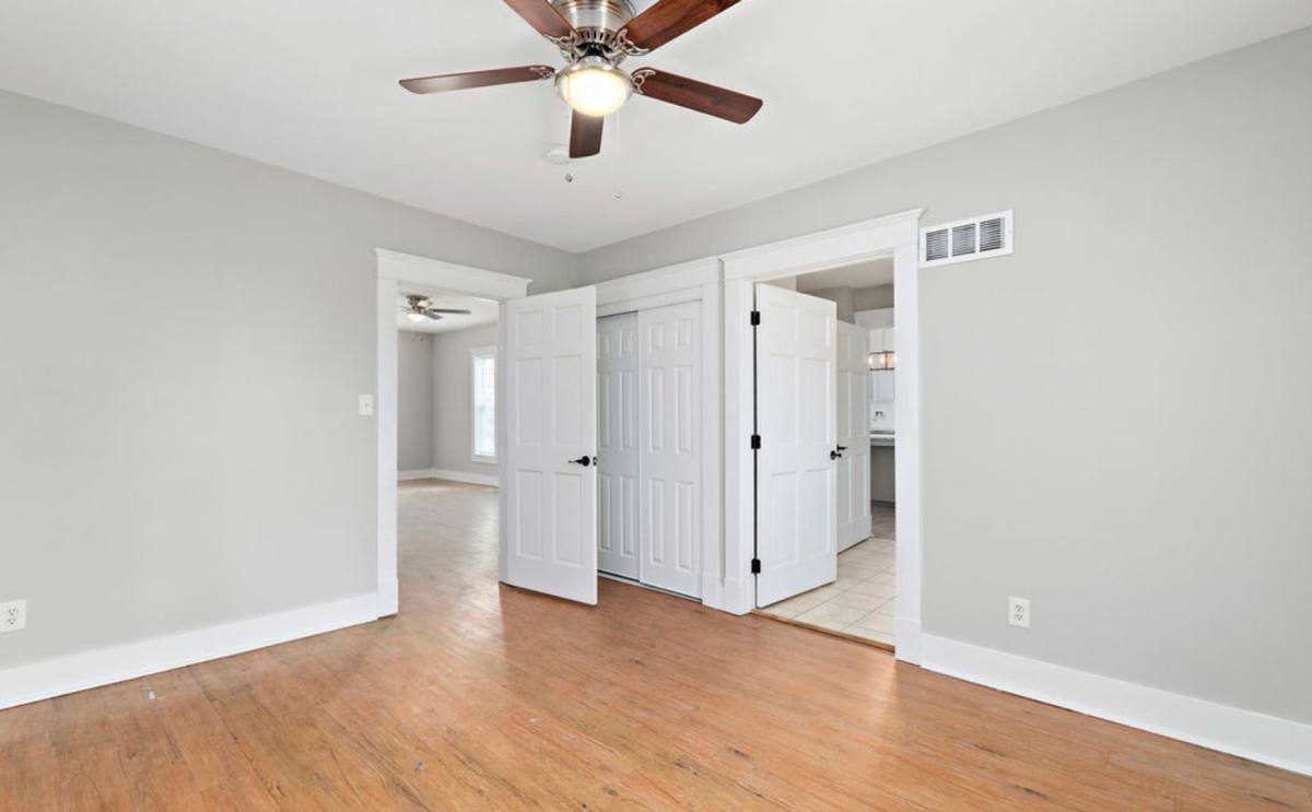 Apartment for rent at 423-427 Maple Blvd, Kansas City, MO 64124
