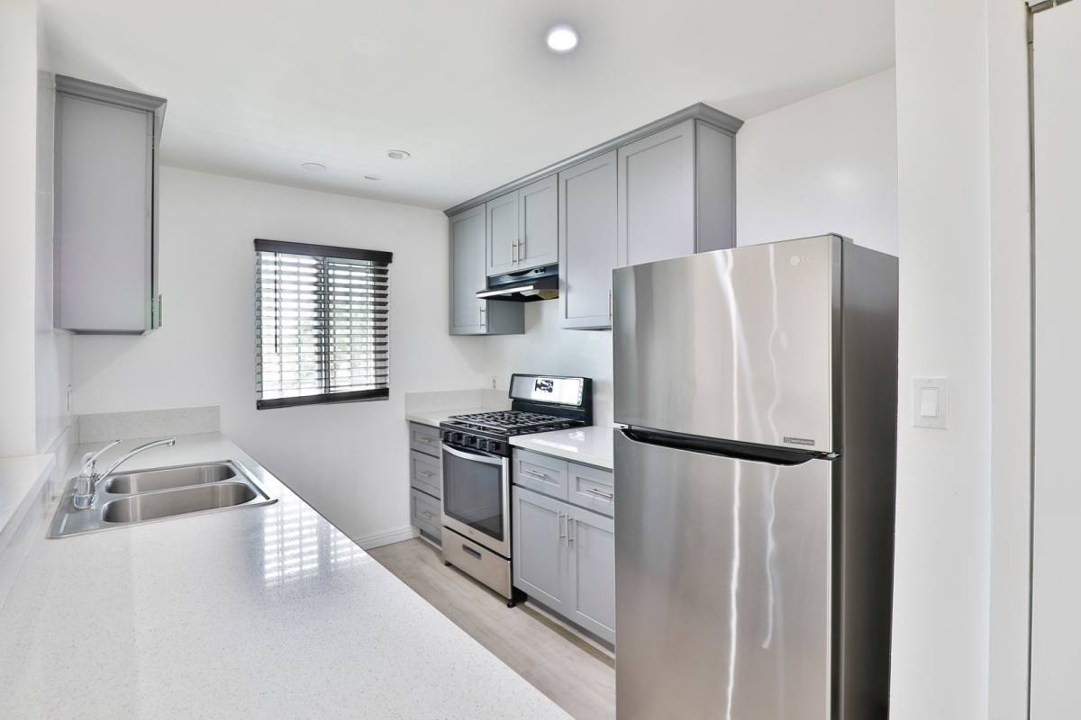 Apartment for rent at 1881 Jefferson Blvd, Los Angeles, CA 90018