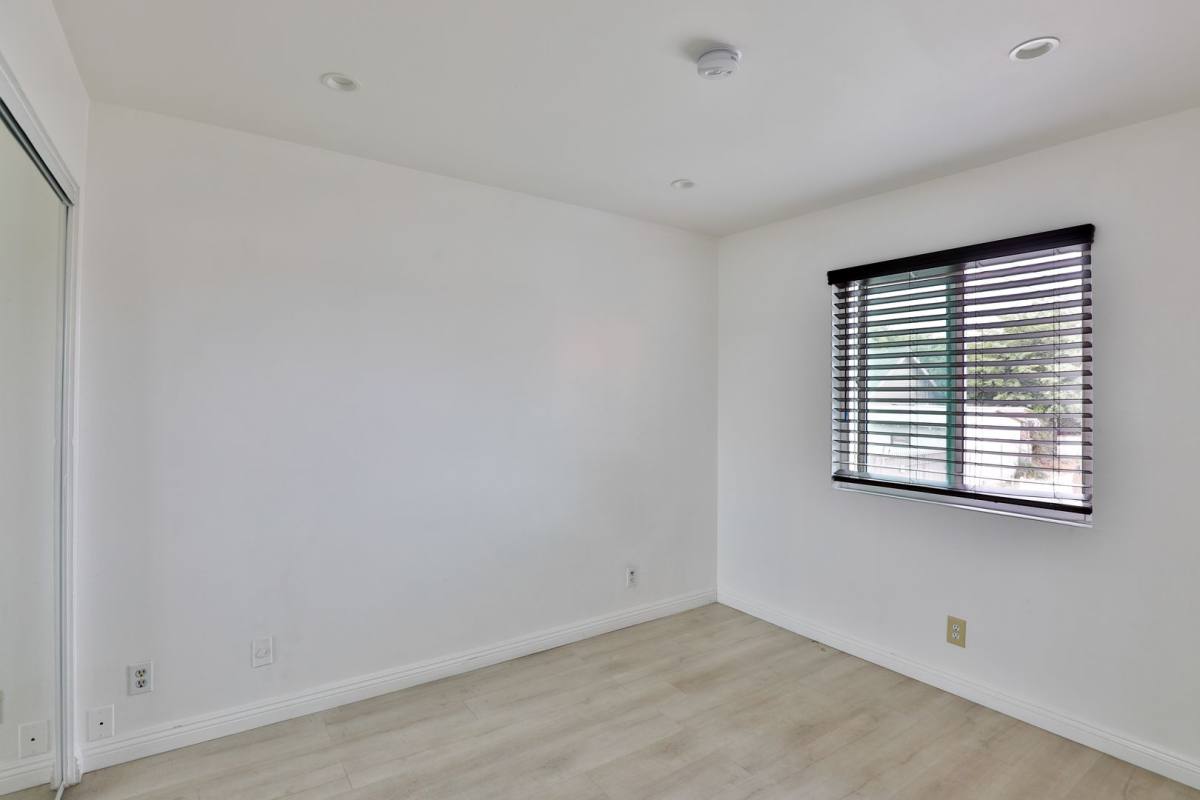 Apartment for rent at 1881 Jefferson Blvd, Los Angeles, CA 90018