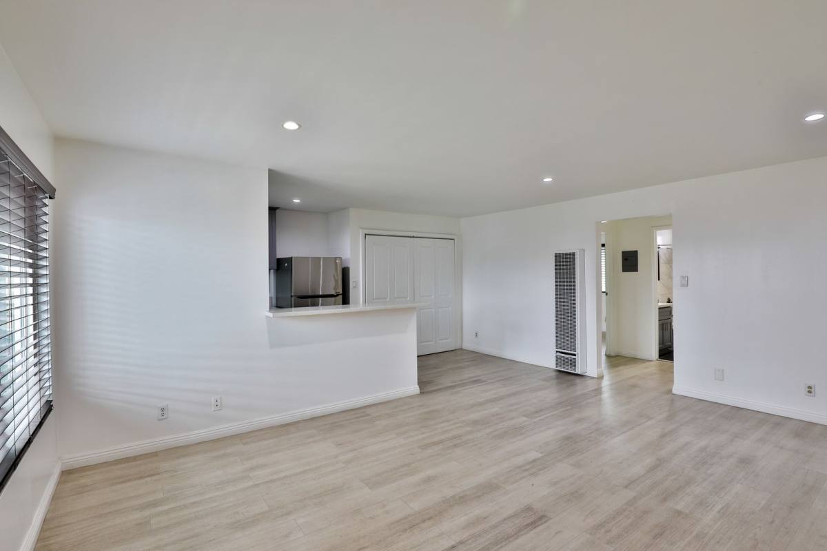Apartment for rent at 1881 Jefferson Blvd, Los Angeles, CA 90018