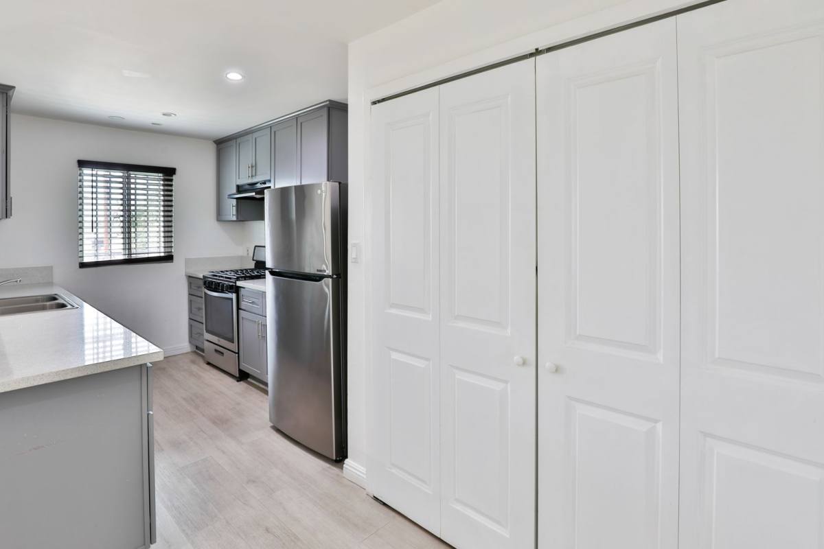 Apartment for rent at 1881 Jefferson Blvd, Los Angeles, CA 90018