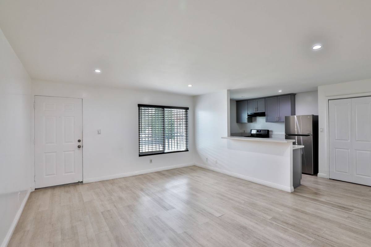 Apartment for rent at 1881 Jefferson Blvd, Los Angeles, CA 90018