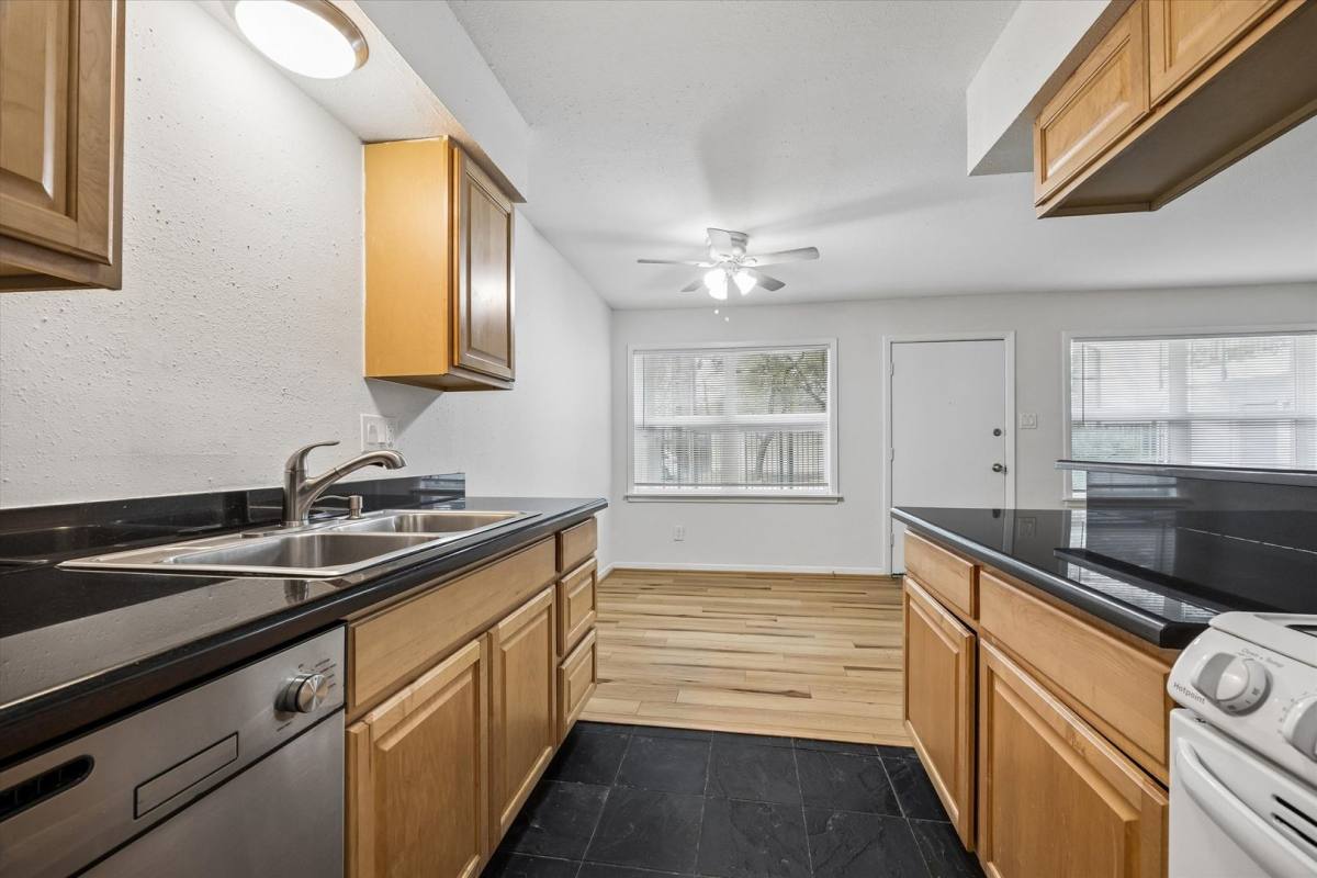 Apartment for rent at 2206 Mason, Houston, TX 77006