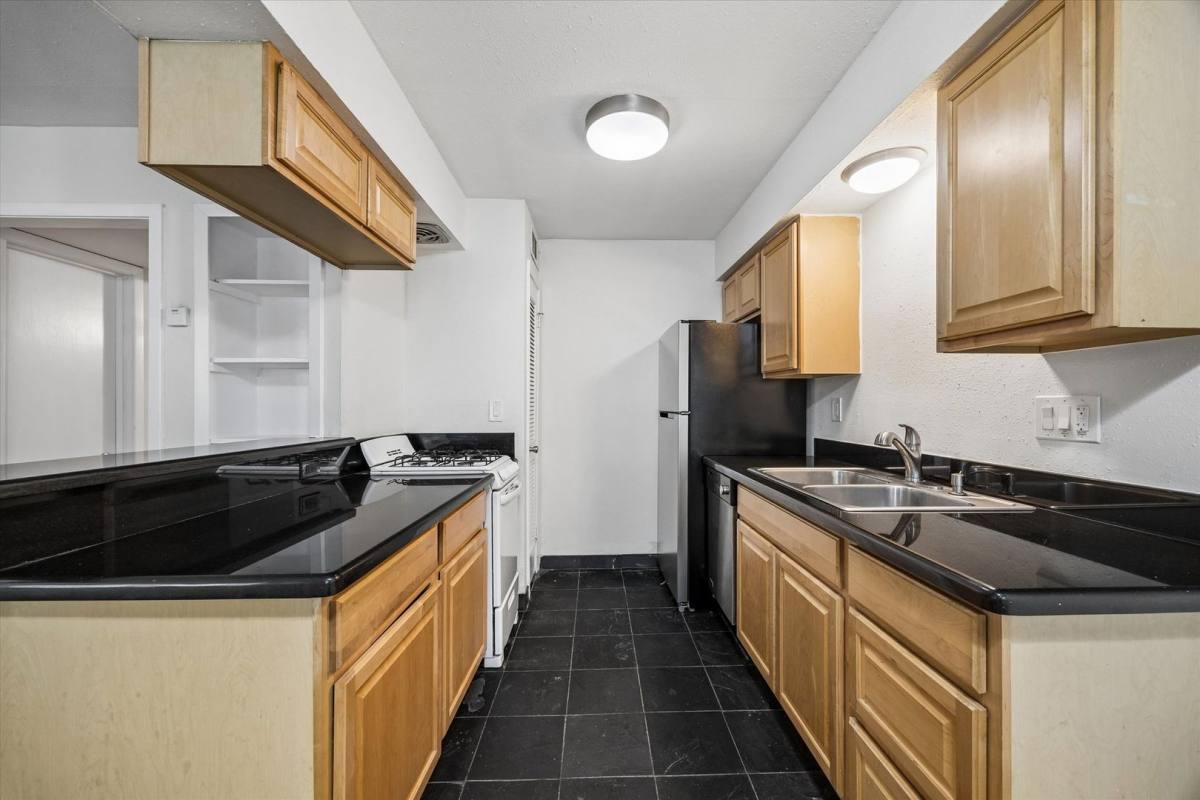 Apartment for rent at 2206 Mason, Houston, TX 77006
