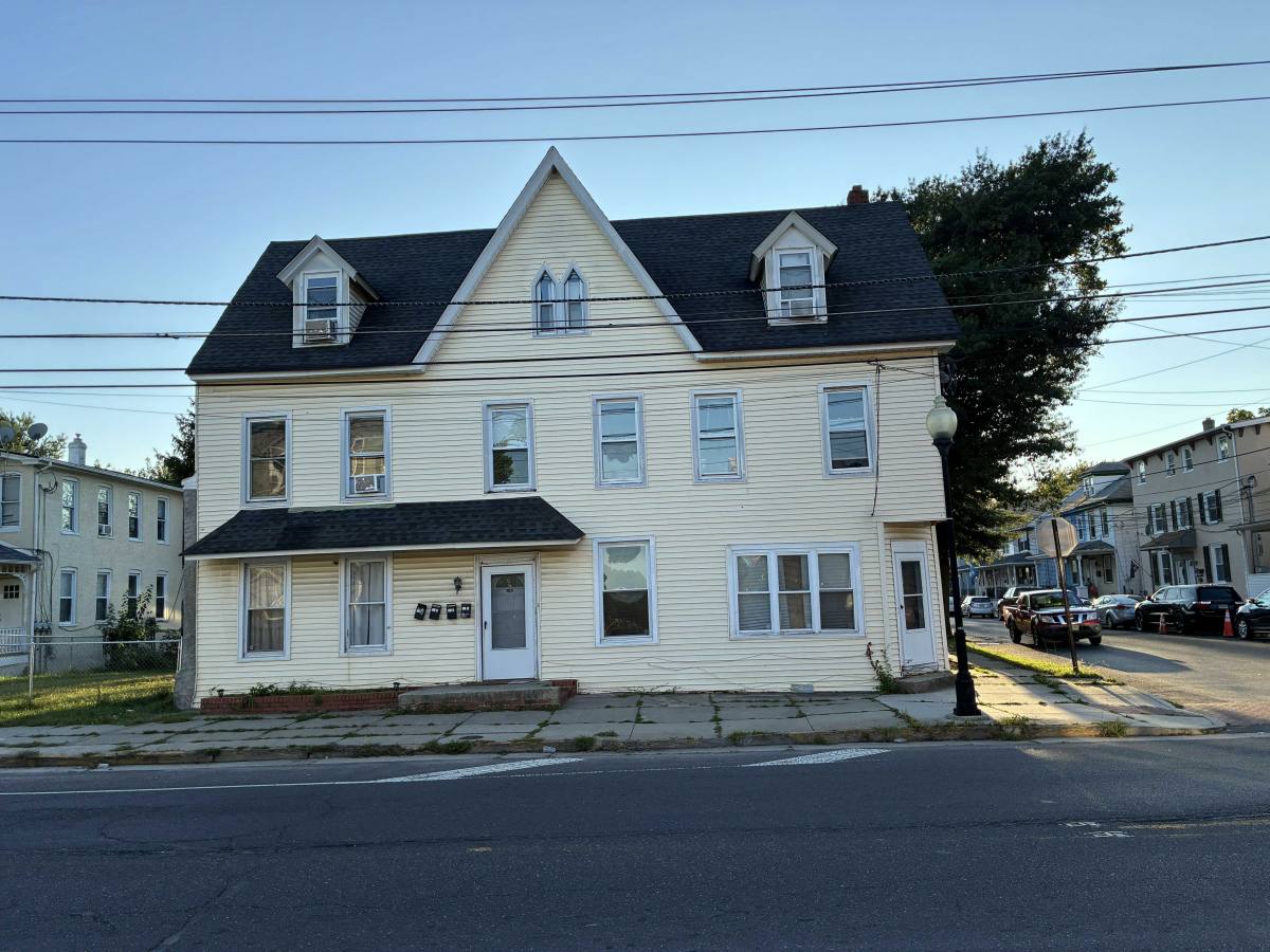 Apartment for rent at 18-20 Pine St #18B, Mount Holly, NJ 08060