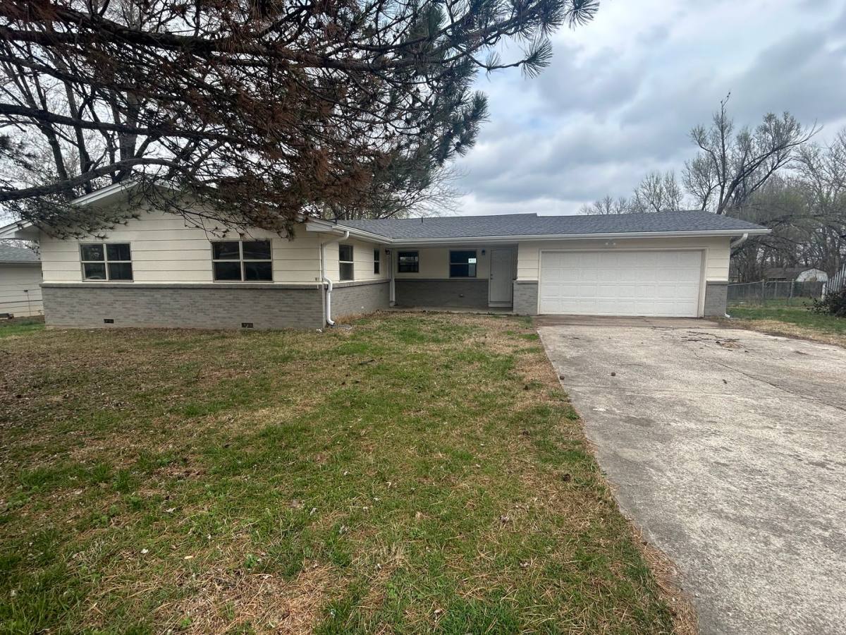 House for rent at 107 Maple St, Nixa, MO 65714