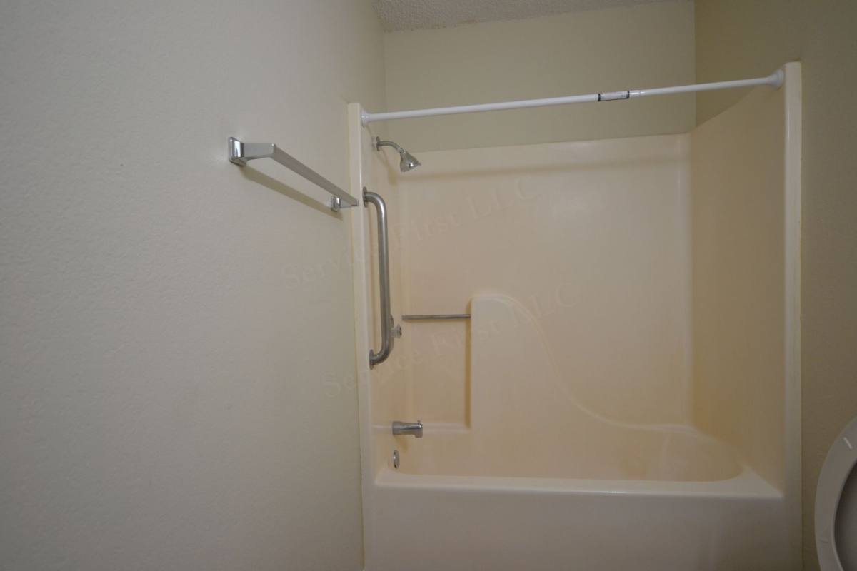 Apartment for rent at 174-176 Church St, Hollister, MO 65672