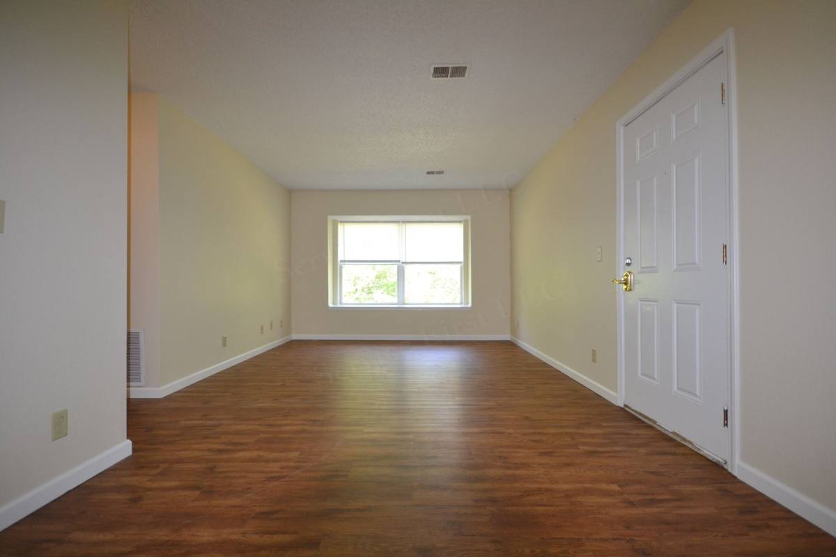 Apartment for rent at 174-176 Church St, Hollister, MO 65672