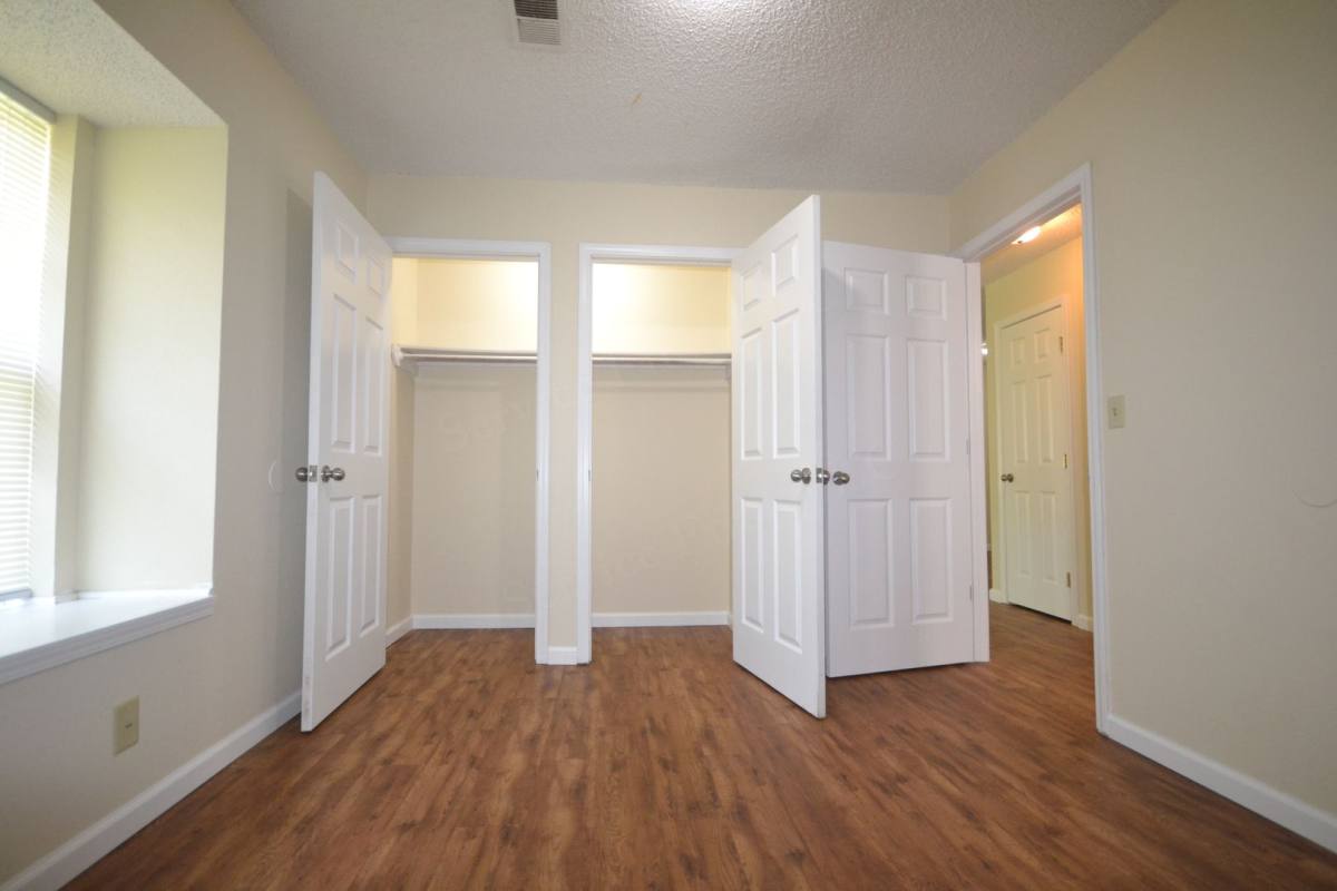 Apartment for rent at 174-176 Church St, Hollister, MO 65672