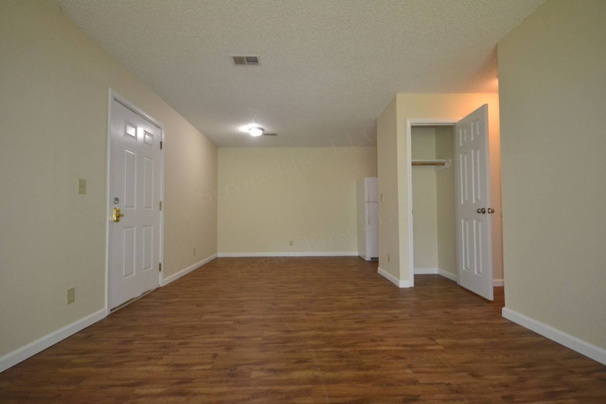 Apartment for rent at 174-176 Church St, Hollister, MO 65672