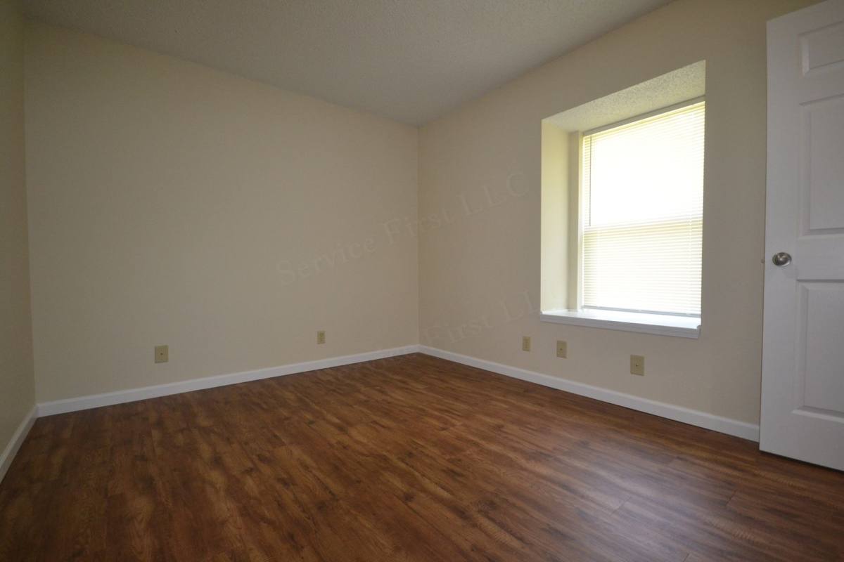 Apartment for rent at 174-176 Church St, Hollister, MO 65672