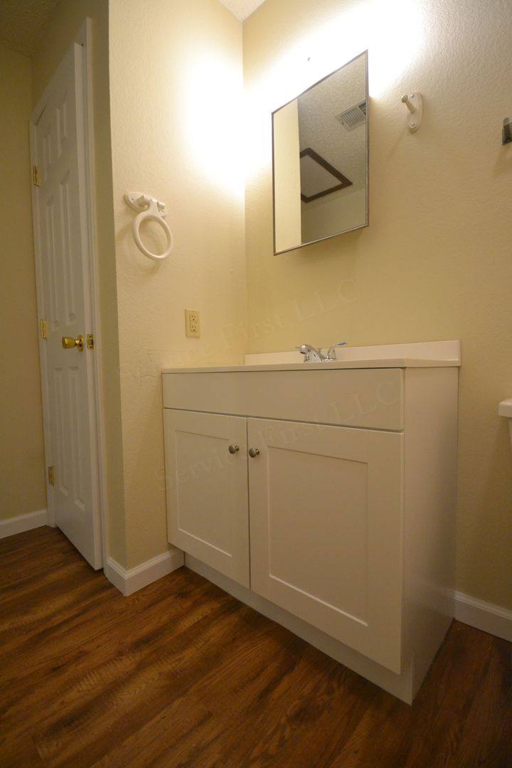 Apartment for rent at 174-176 Church St, Hollister, MO 65672