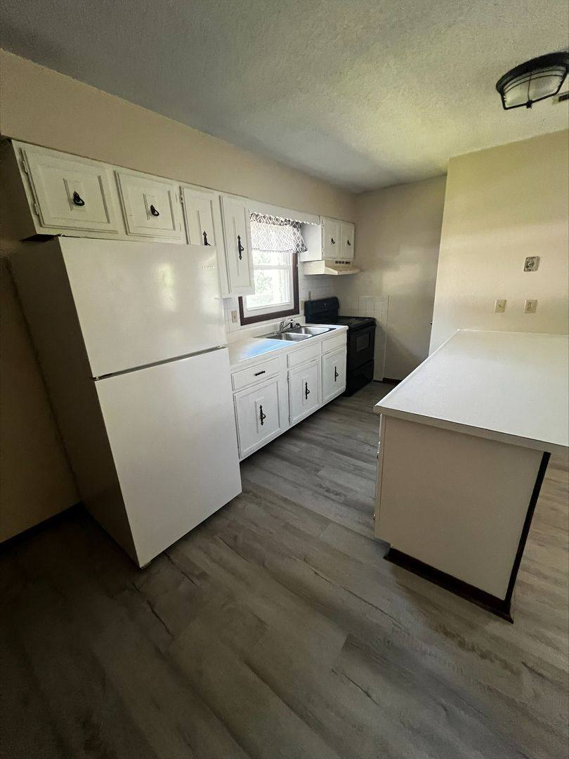Apartment for rent at 501 E 6th St, Salisbury, MO 65281