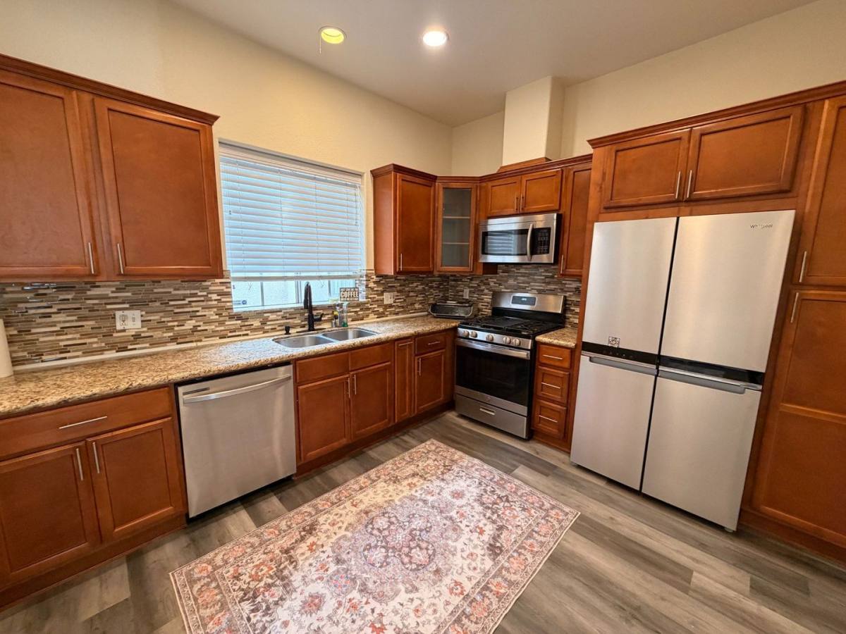 Townhouse for rent at 4057 W 147th St, Lawndale, CA 90260