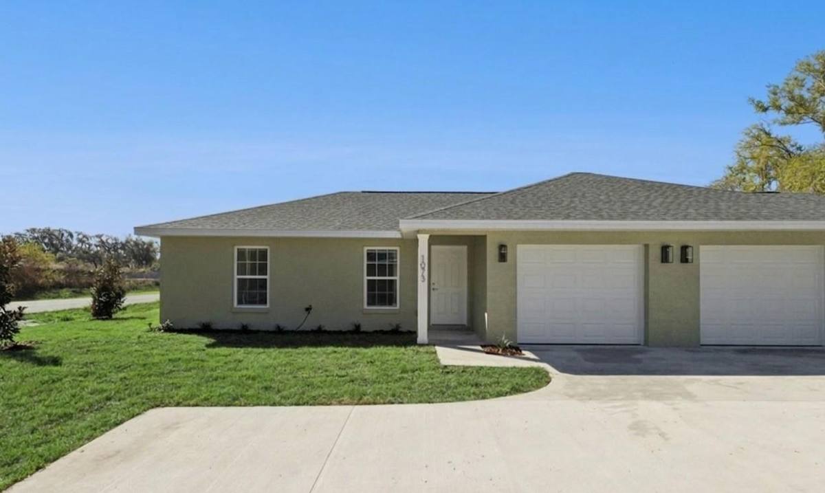 House for rent at 1073 N Rockingham Ave, Tavares, FL 32778