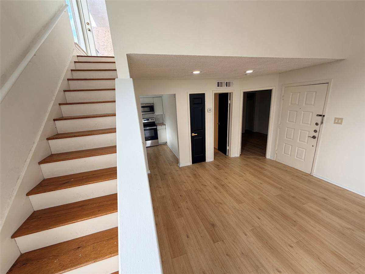 Condo for rent at 10855 Meadowglen Lane #622, Houston, TX 77042