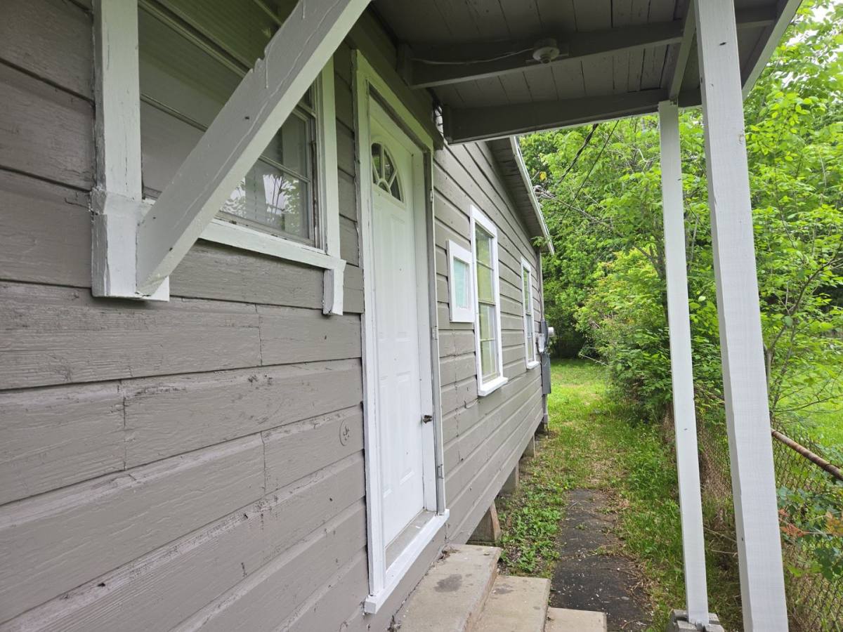 House for rent at 2309 7th St, Orange, TX 77630
