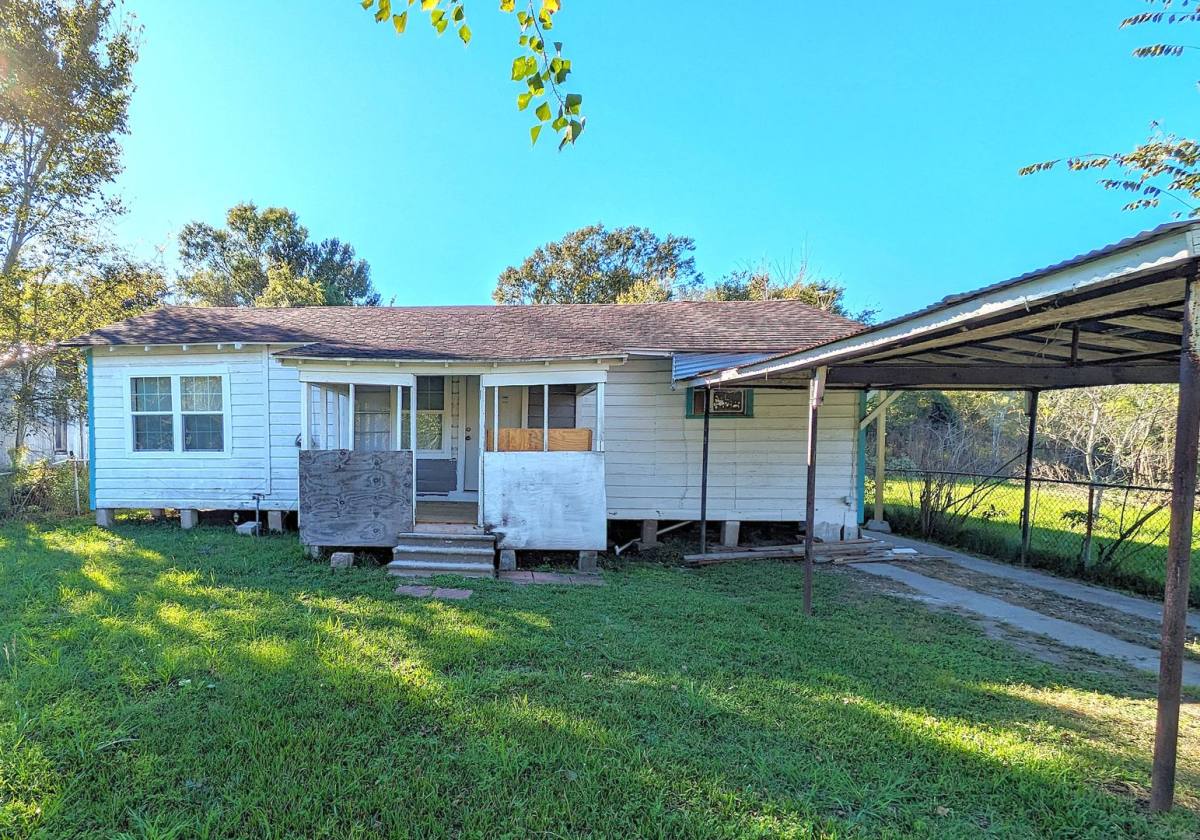 House for rent at 2309 7th St, Orange, TX 77630