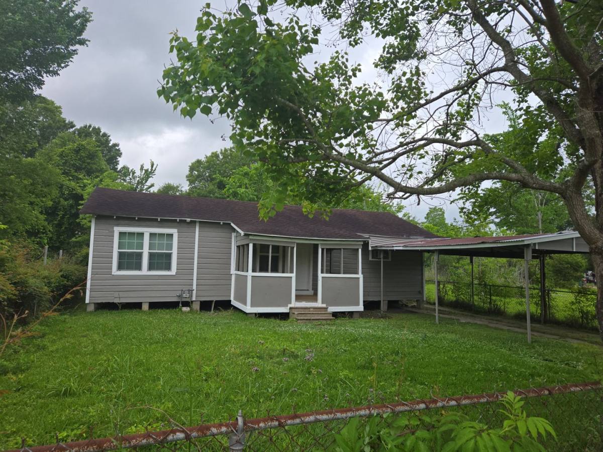 House for rent at 2309 7th St, Orange, TX 77630