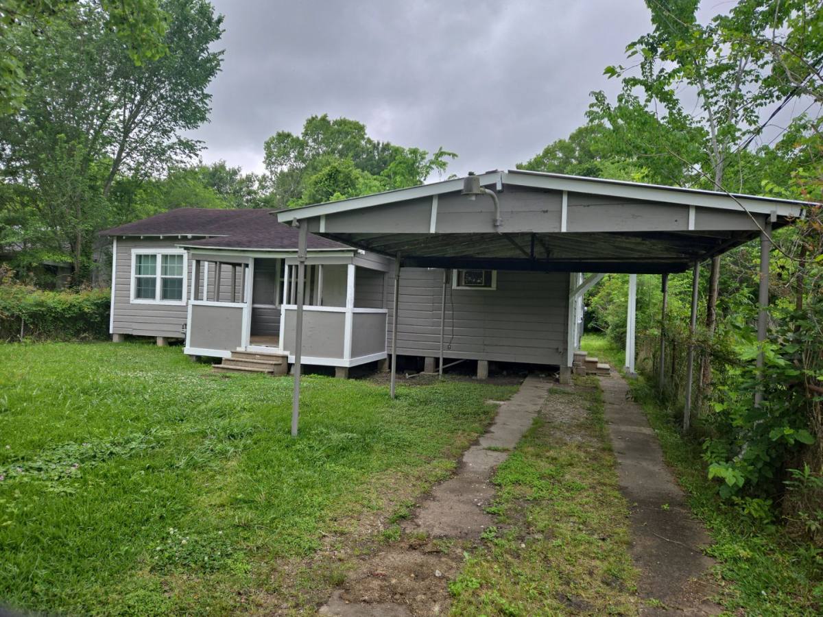 House for rent at 2309 7th St, Orange, TX 77630