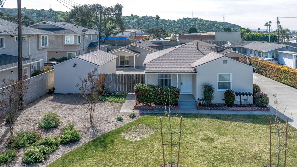 Apartment for rent at 558 E Lemon Ave, Glendora, CA 91741