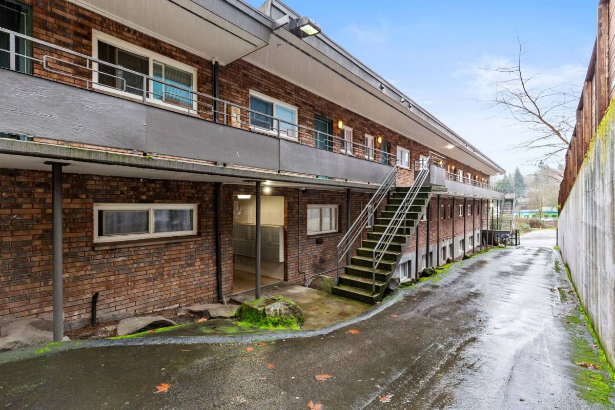 Apartment for rent at 5231 39th Ave S, Seattle, WA 98118