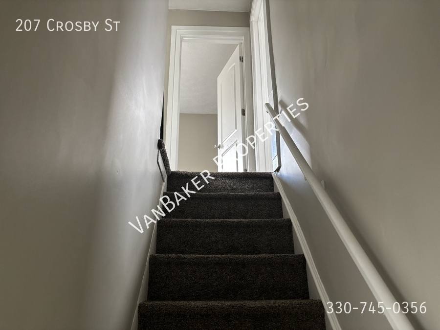 House for rent at 207 Crosby St, Akron, OH 44303