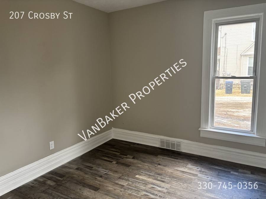 House for rent at 207 Crosby St, Akron, OH 44303