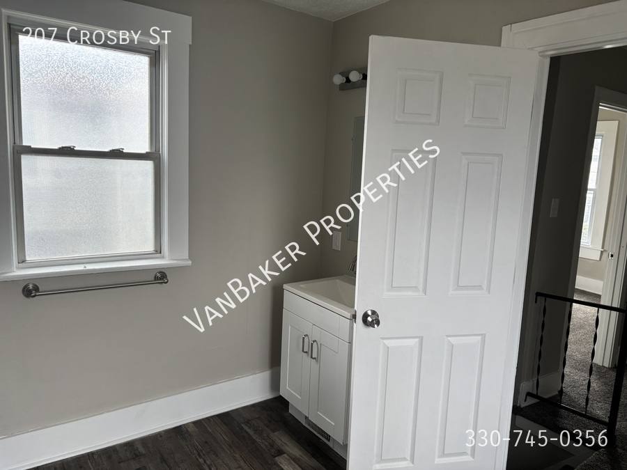 House for rent at 207 Crosby St, Akron, OH 44303
