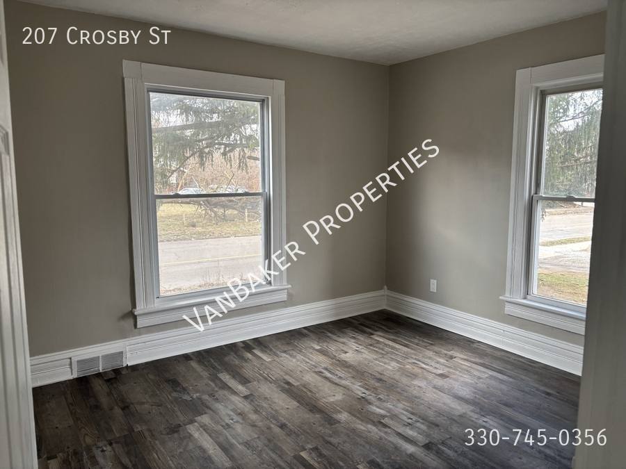 House for rent at 207 Crosby St, Akron, OH 44303