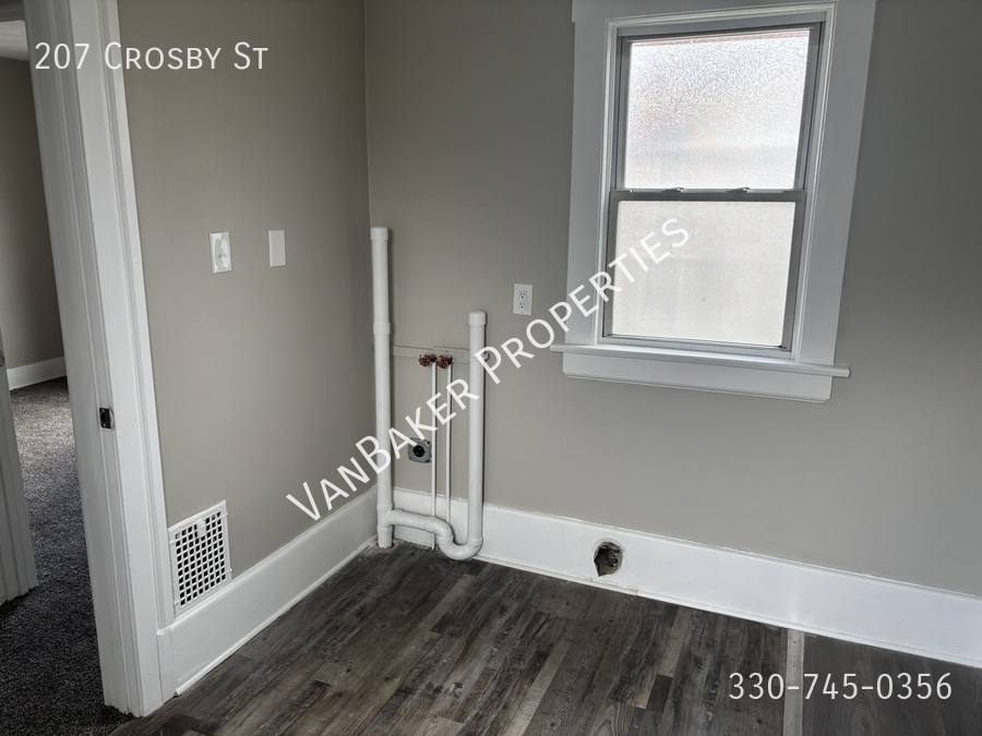 House for rent at 207 Crosby St, Akron, OH 44303