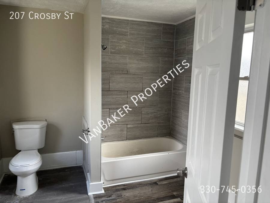House for rent at 207 Crosby St, Akron, OH 44303