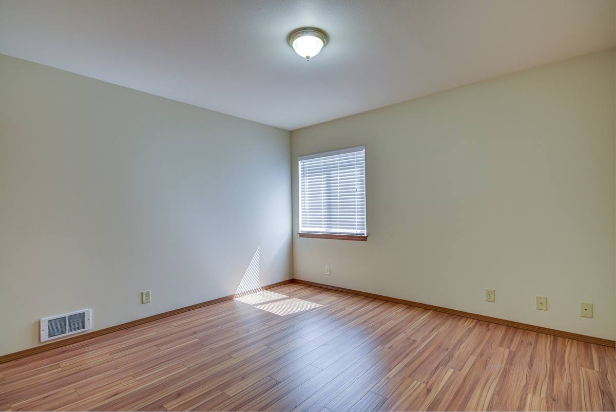 Condo for rent at 1661 NE 16th Ave, Oak Harbor, WA 98277