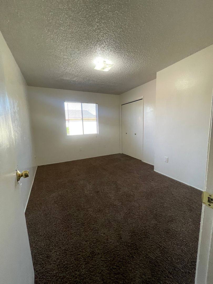 Apartment for rent at 2820 N Halfmoon Dr, Bakersfield, CA 93309