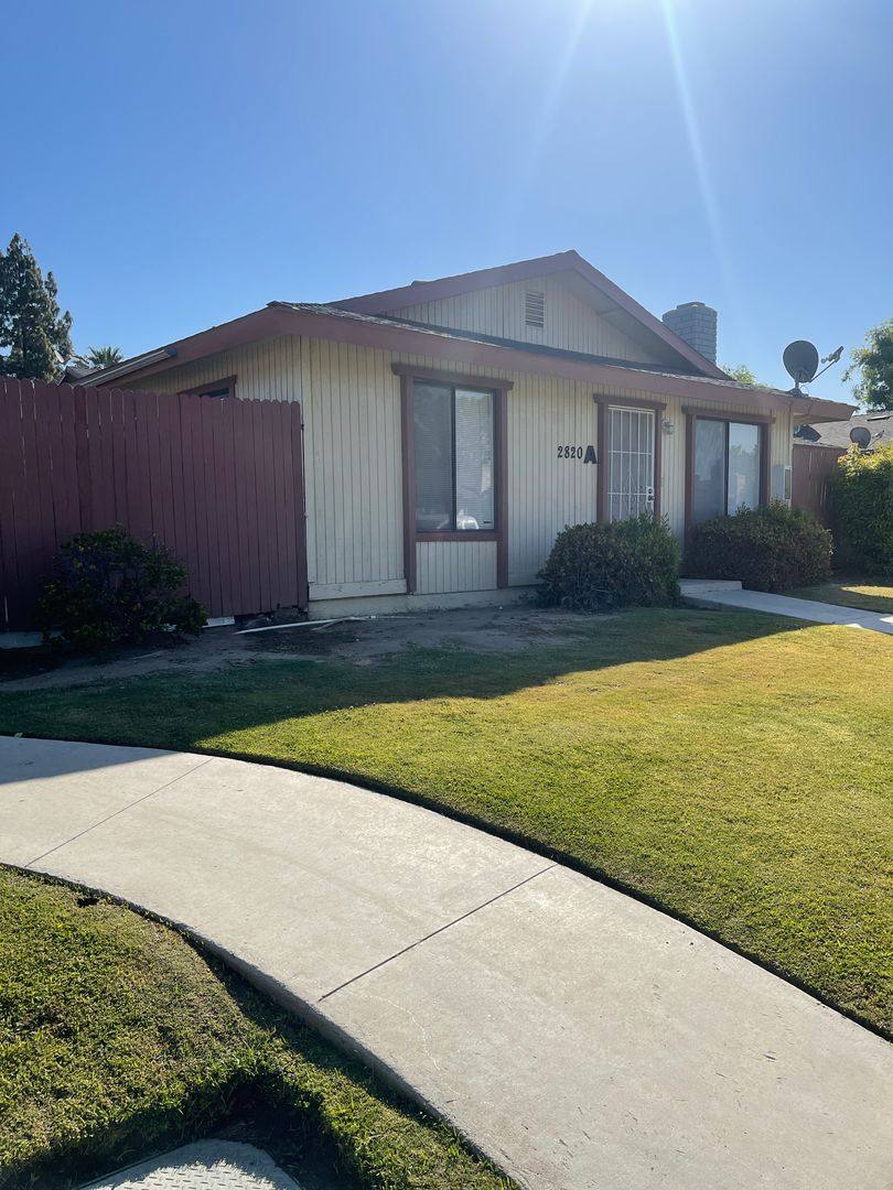 Apartment for rent at 2820 N Halfmoon Dr, Bakersfield, CA 93309