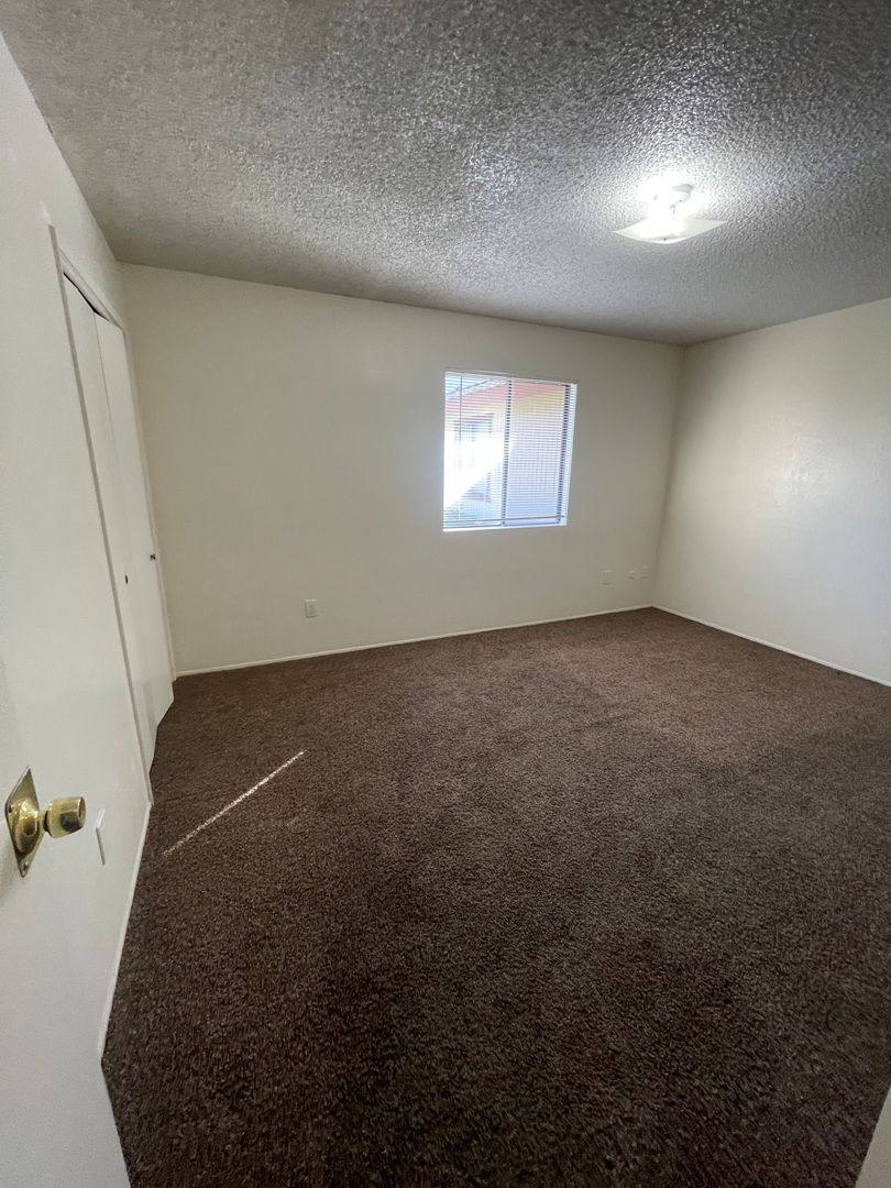Apartment for rent at 2820 N Halfmoon Dr, Bakersfield, CA 93309