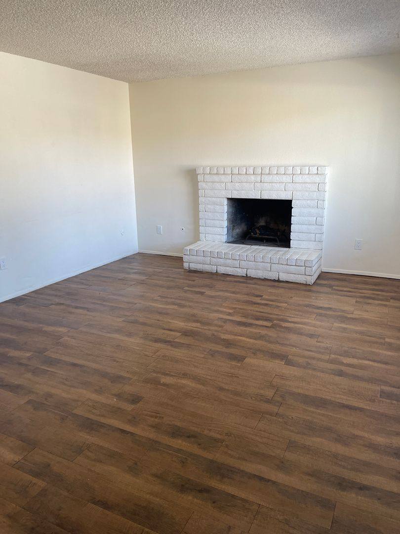 Apartment for rent at 2820 N Halfmoon Dr, Bakersfield, CA 93309