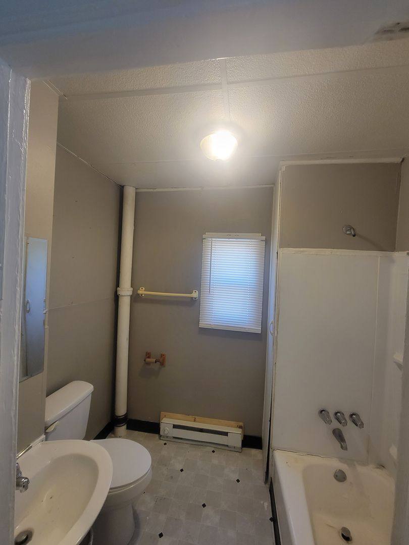 Apartment for rent at 924 W 5th St, Anderson, IN 46016