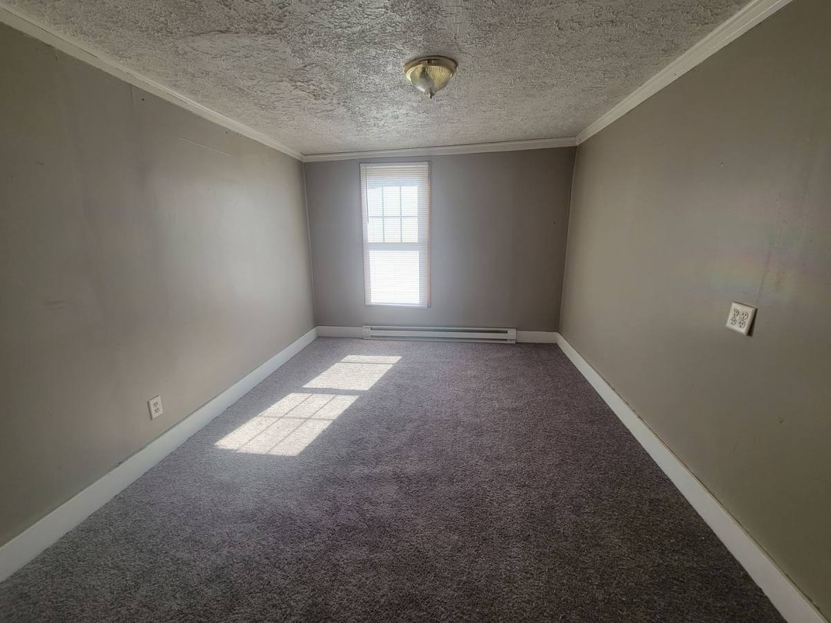 Apartment for rent at 924 W 5th St, Anderson, IN 46016
