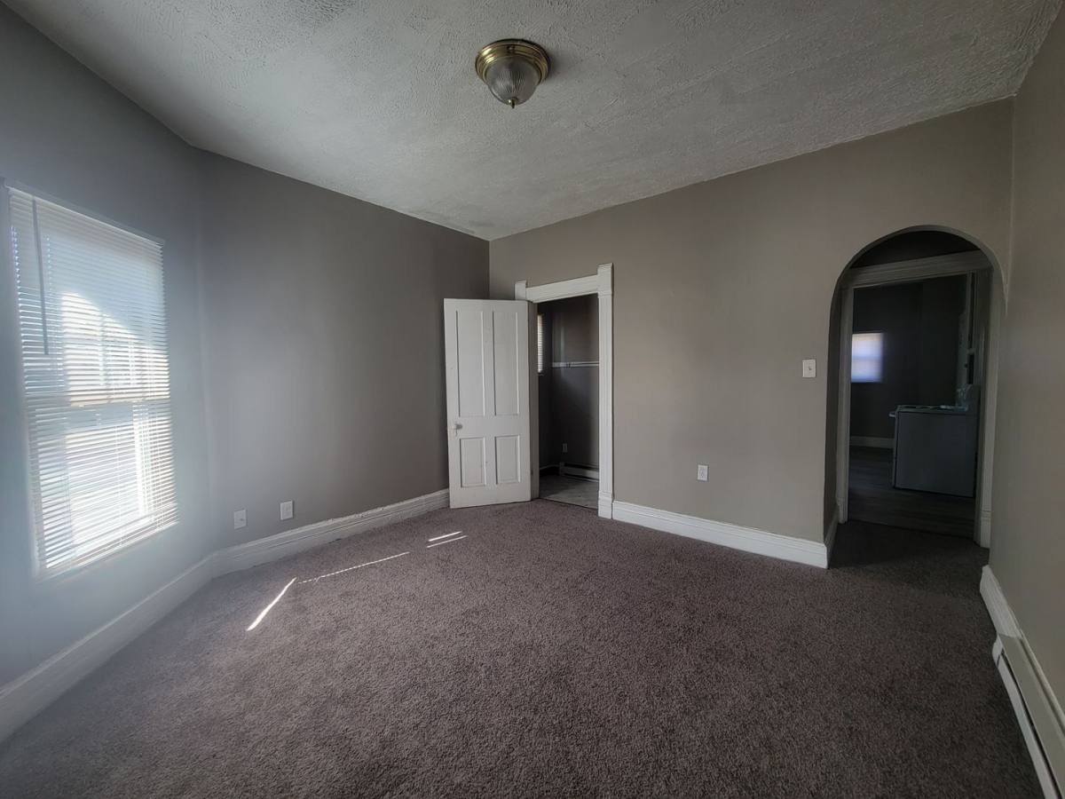 Apartment for rent at 924 W 5th St, Anderson, IN 46016