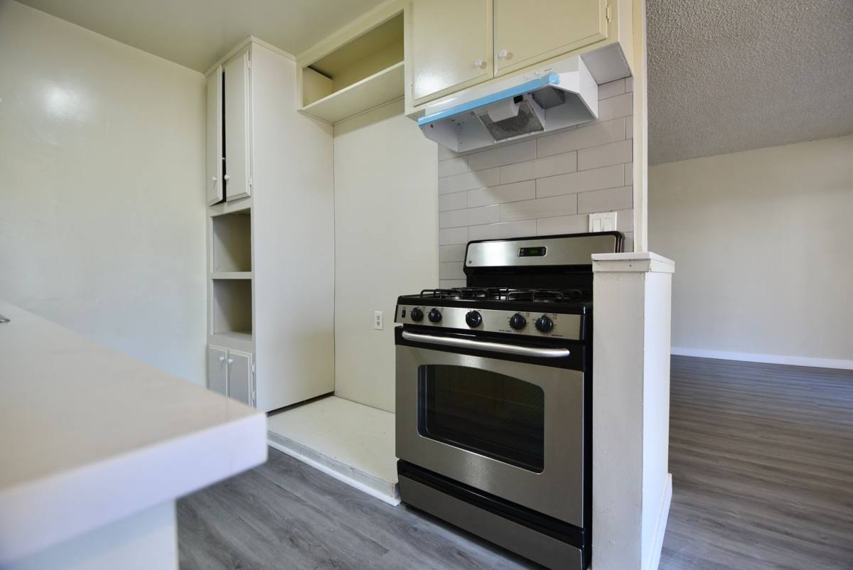 Apartment for rent at 11255 Camarillo St, North Hollywood, CA 91602