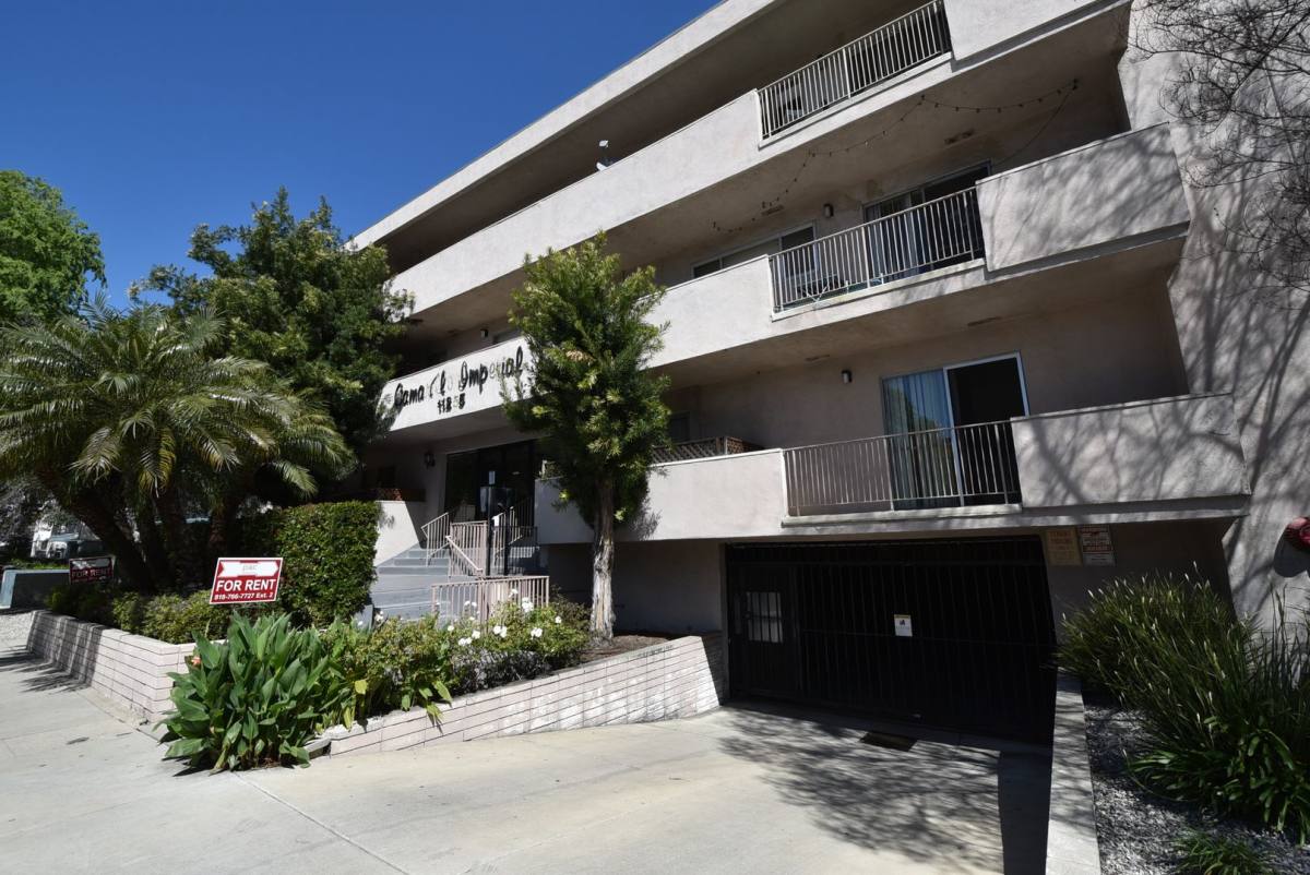 Apartment for rent at 11255 Camarillo St, North Hollywood, CA 91602