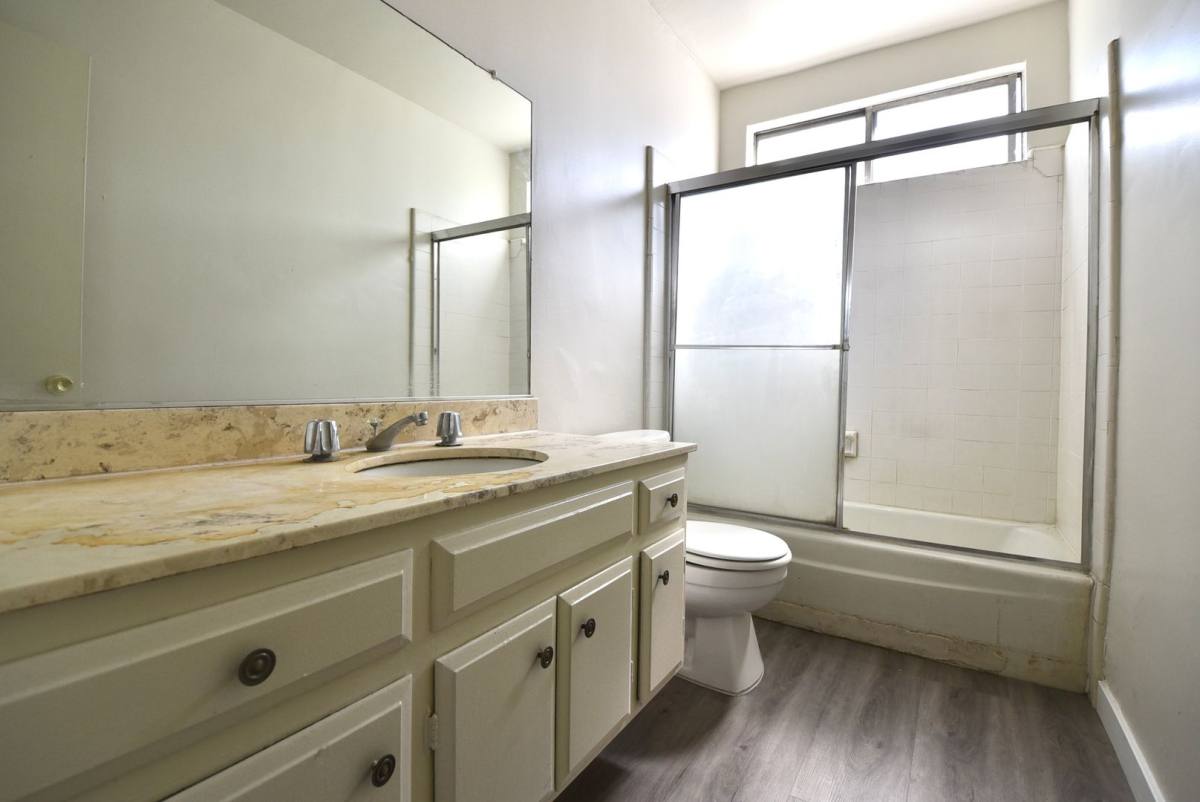 Apartment for rent at 11255 Camarillo St, North Hollywood, CA 91602