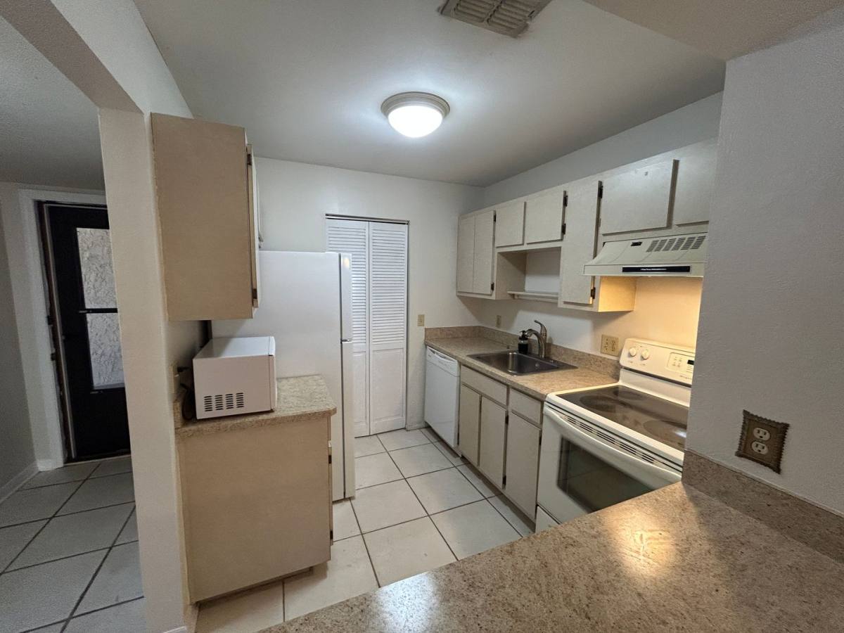 Condo for rent at 6494 Royal Woods Dr, Fort Myers, FL 33908