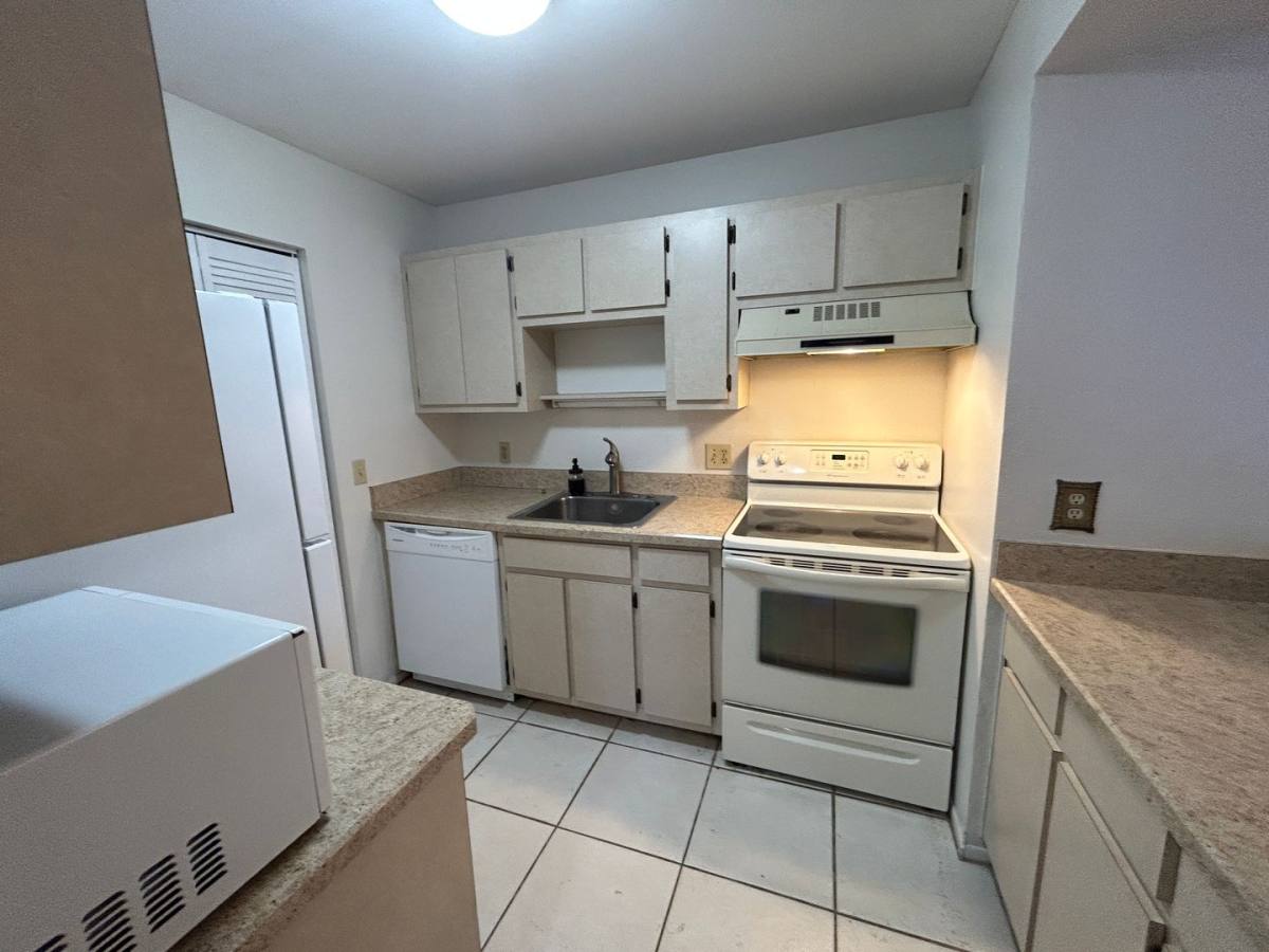 Condo for rent at 6494 Royal Woods Dr, Fort Myers, FL 33908