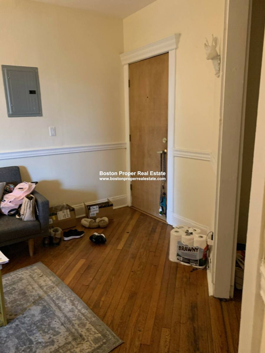 Apartment for rent at 352 Riverway #19, Boston, MA 02115