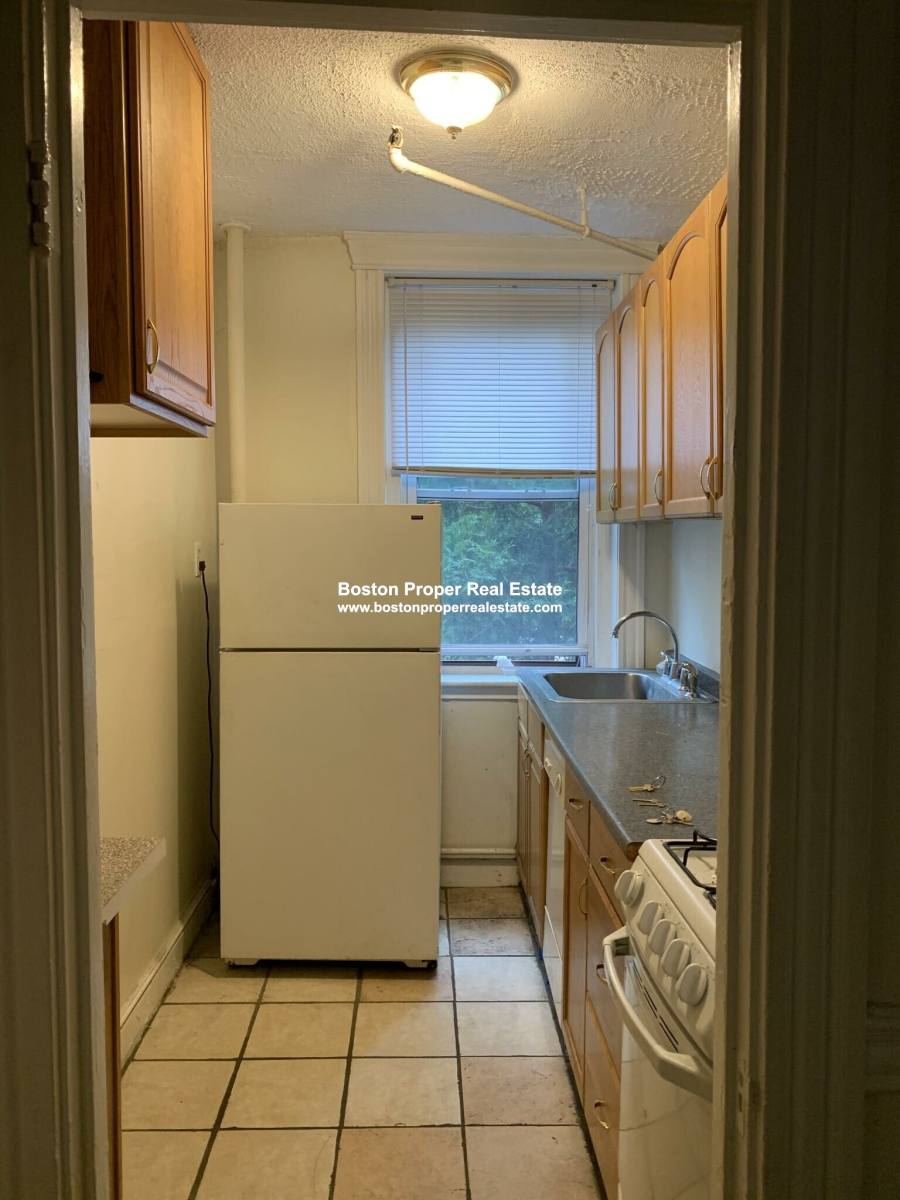 Apartment for rent at 352 Riverway #19, Boston, MA 02115