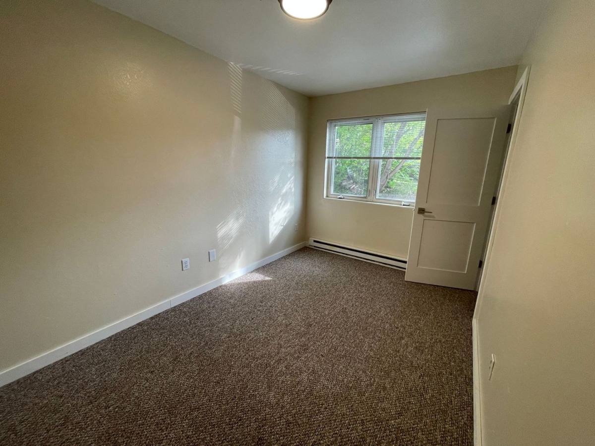 Townhouse for rent at 416 N 15th Ave E, Duluth, MN 55812